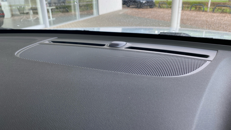 Volvo XC40 2.0 B4P Plus Dark 5dr Auto Petrol Estate